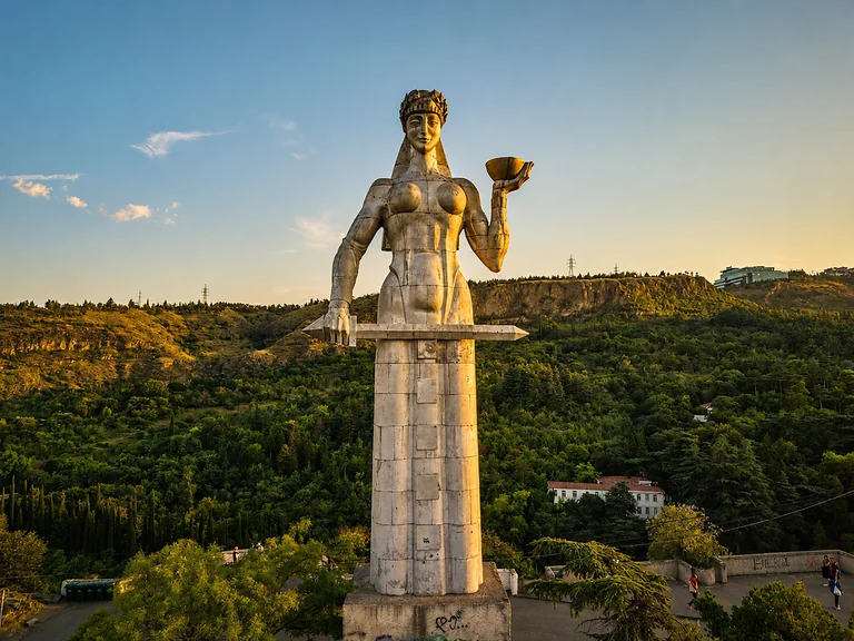 ¿Por qué Georgia se llama Georgia y por qué los georgianos la llaman Sakartvelo?