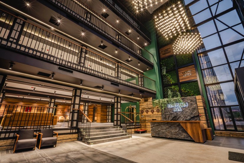 Lobby i recepcja hotelu Akhaltsikhe Inn w Achalciche