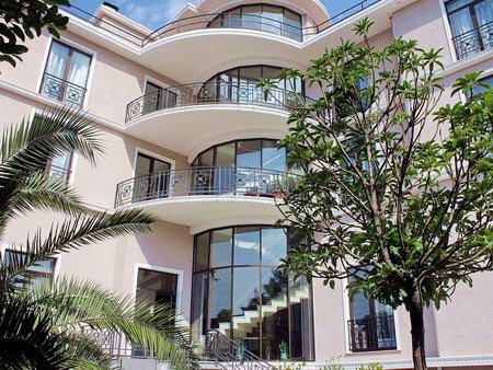 Außenansicht des Boutique Hotel Argo im Zentrum von Kutaissi, Georgien