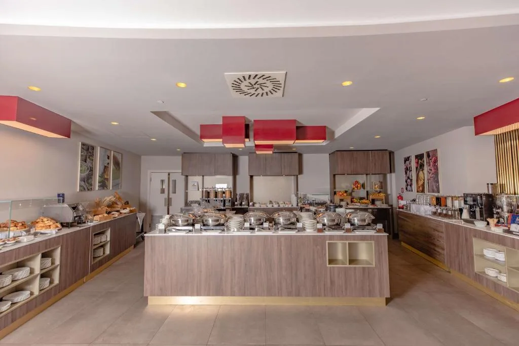 Restaurant buffet du petit-déjeuner au DoubleTree by Hilton Yerevan City Centre
