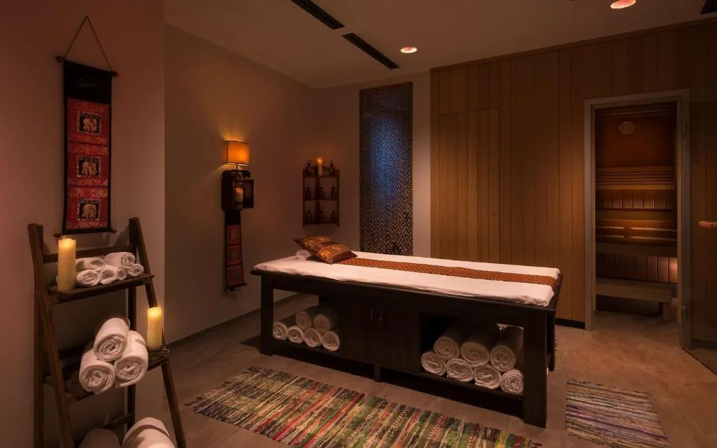Salle de massage au DoubleTree by Hilton Yerevan City Centre