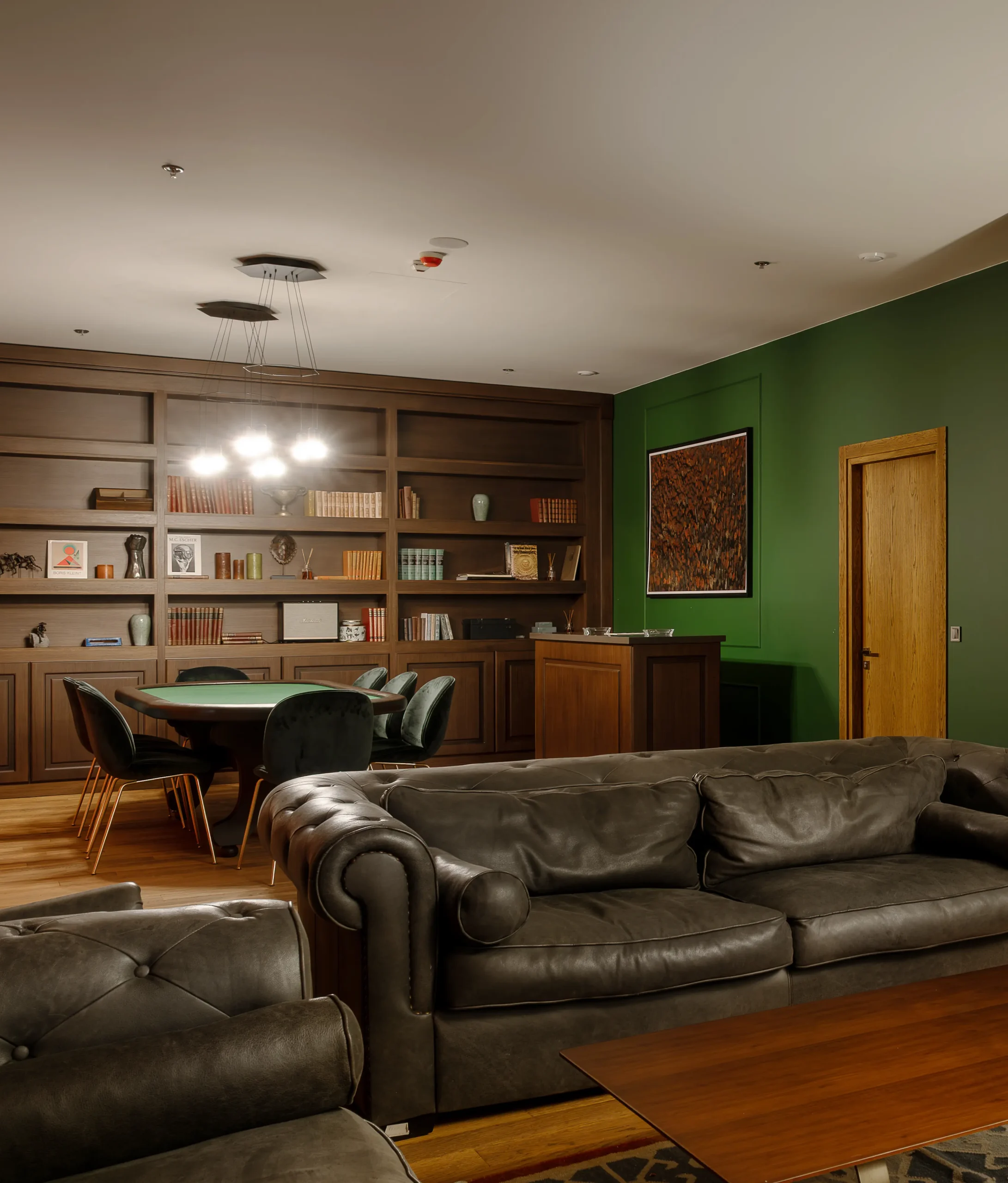 Bibliothek und Loungebereich der Gudauri Lodge