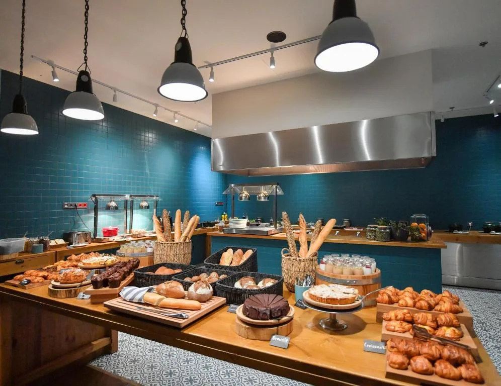 Frühstücksbuffet in der Gudauri Lodge in Gudauri, Georgien