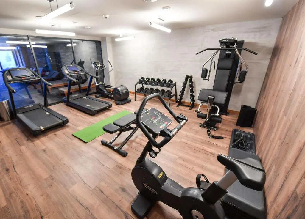 Fitnessraum der Gudauri Lodge in Gudauri, Georgien