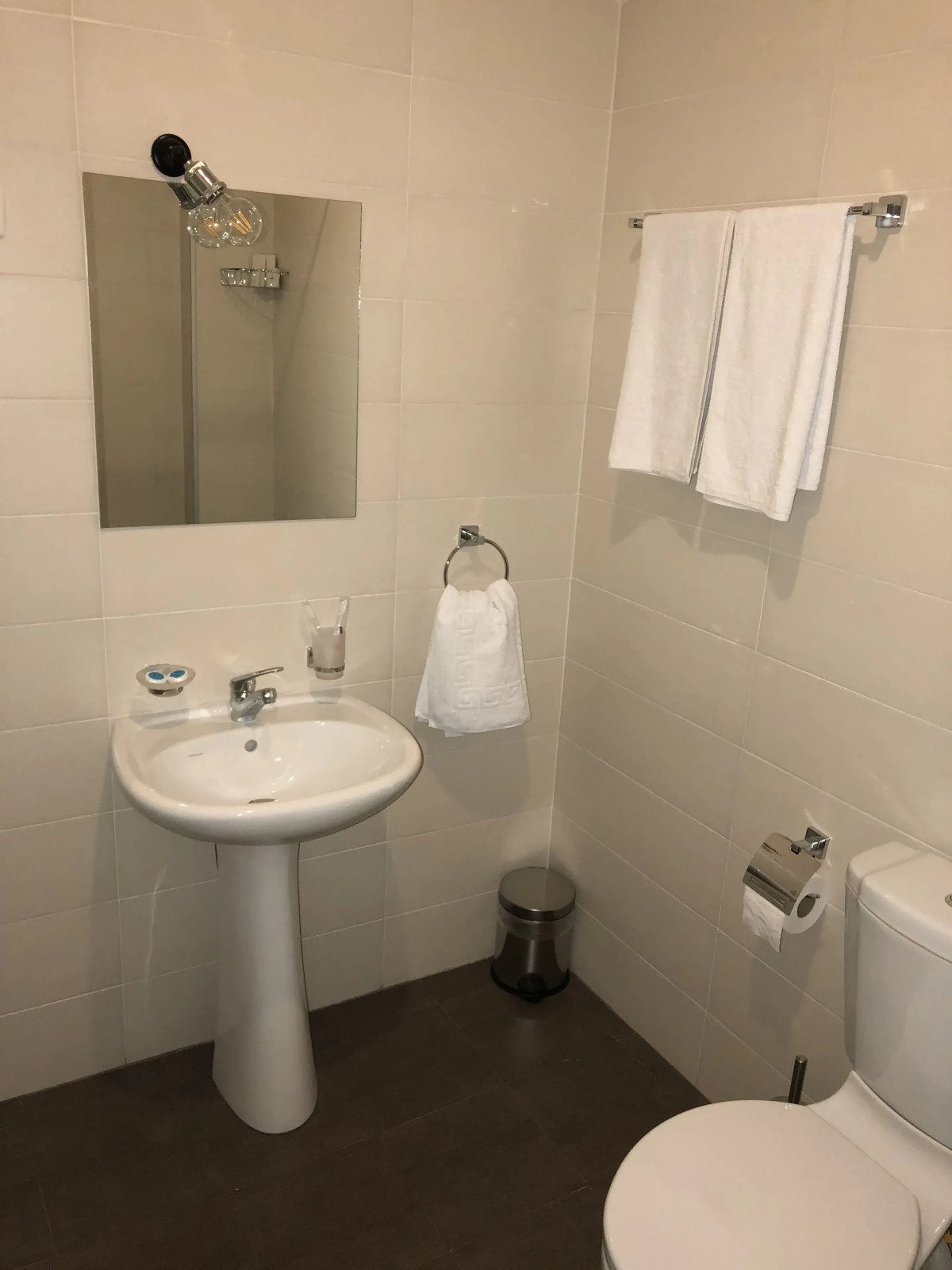 Koupelna s moderním vybavením v hotelu ARGE v Telavi, Gruzie