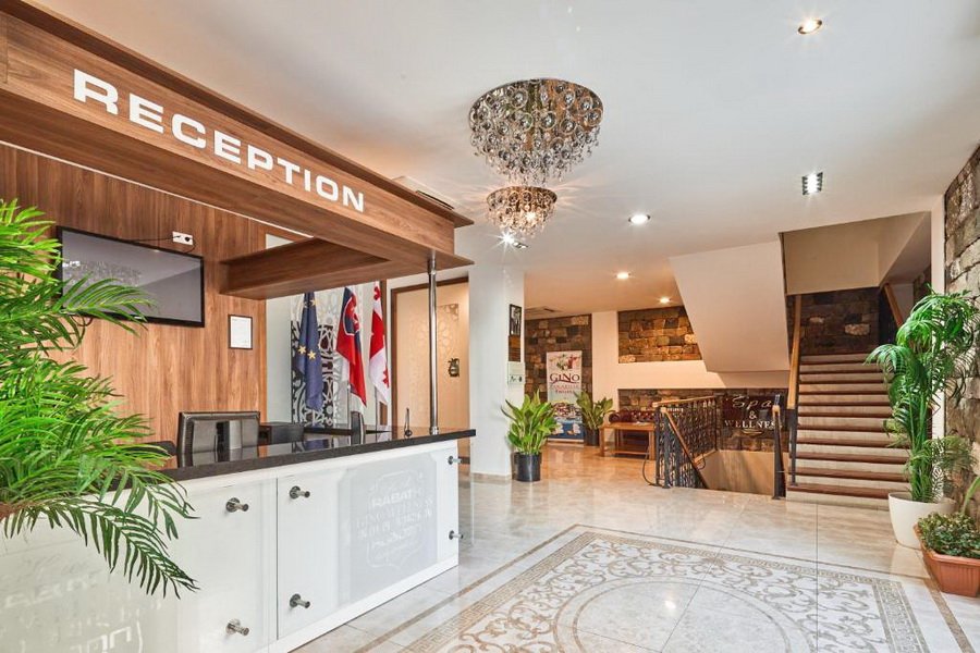 Lobby i recepcja hotelu Gino Wellness Rabati w Achalciche