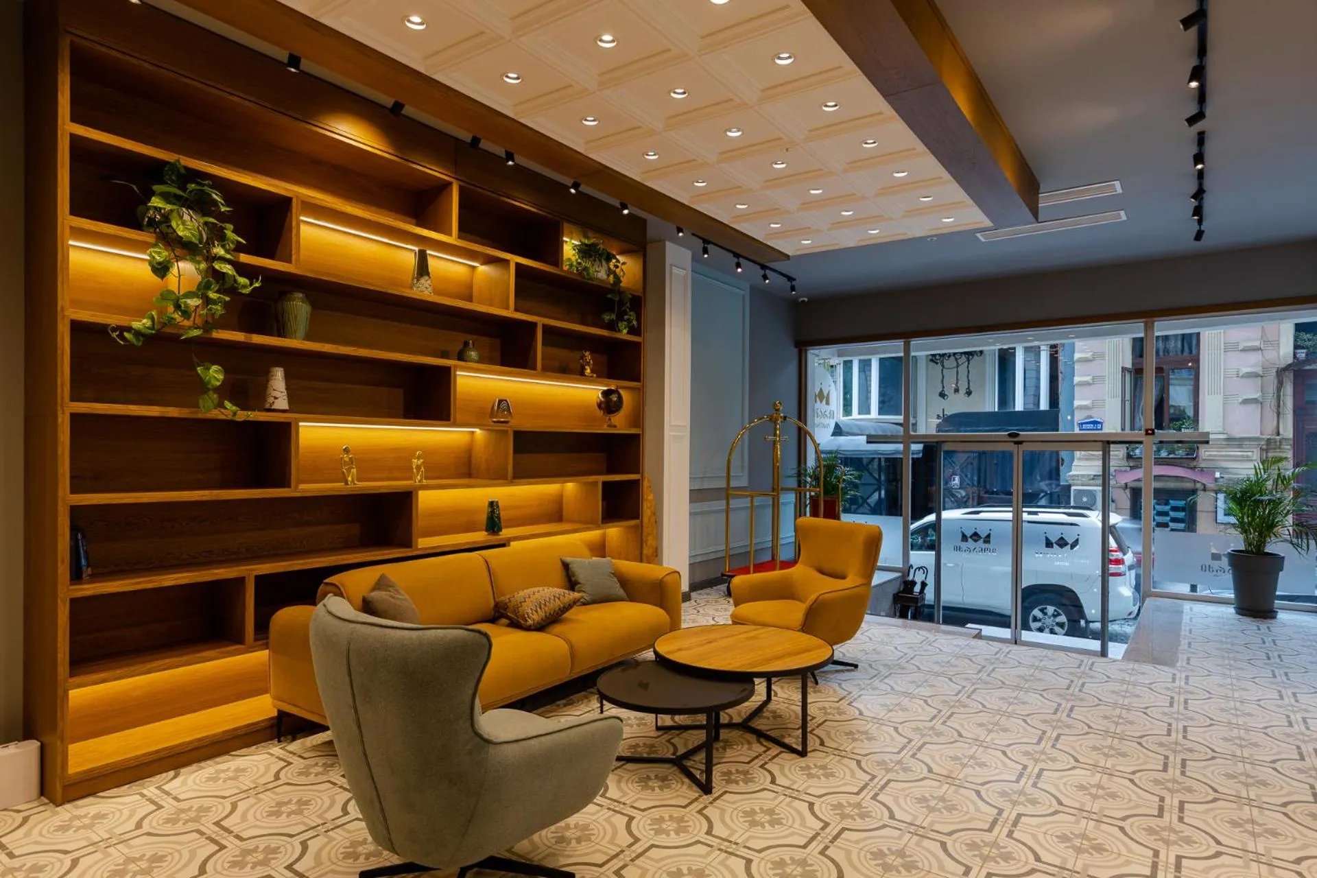 Lobby und Empfangsbereich des Hotel Monarch in Batumi
