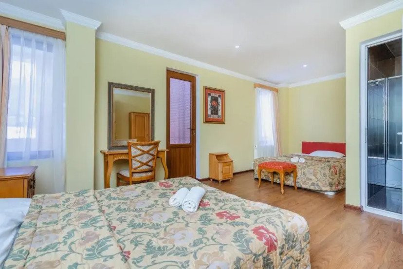 Standardzimmer im Lileo Inn in Mestia, Swanetien, Georgien