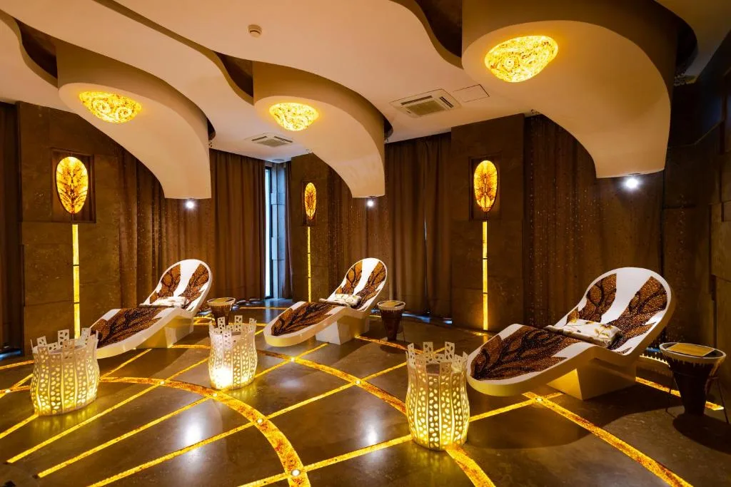 Strefa relaksu w spa z leżankami, Marxal Resort & Spa w Szeki, Azerbejdżan