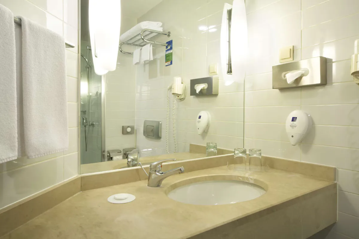 Łazienka z umywalką, Radisson Hotel Baku w Baku, Azerbejdżan