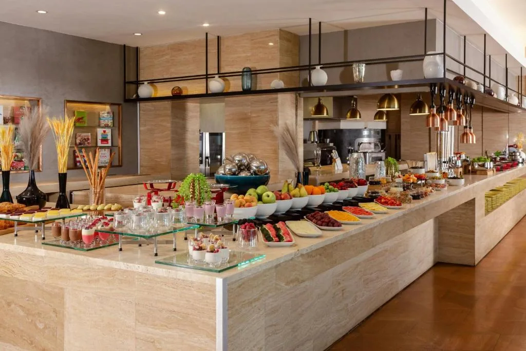 Bufet śniadaniowy, Sheraton Baku Intourist w Baku, Azerbejdżan